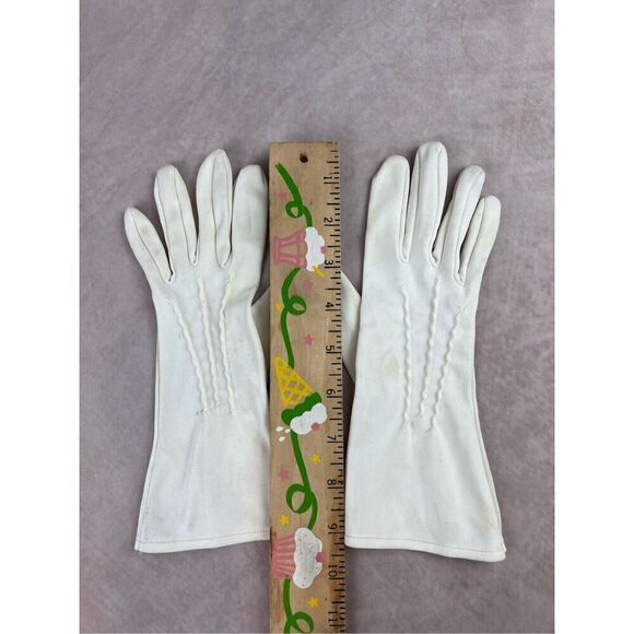 Vintage 1930s 1940s Style White Gloves - Picture 4 of 7